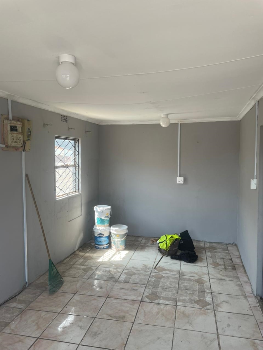 2 Bedroom Property for Sale in Umrhabulo Triangle Western Cape